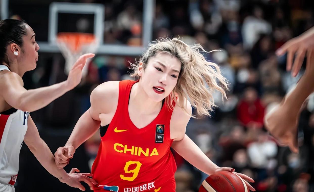 平博体育-包含女篮最新动态,中国女篮训练照曝光,李梦加盟江苏待宫鲁鸣确认的词条