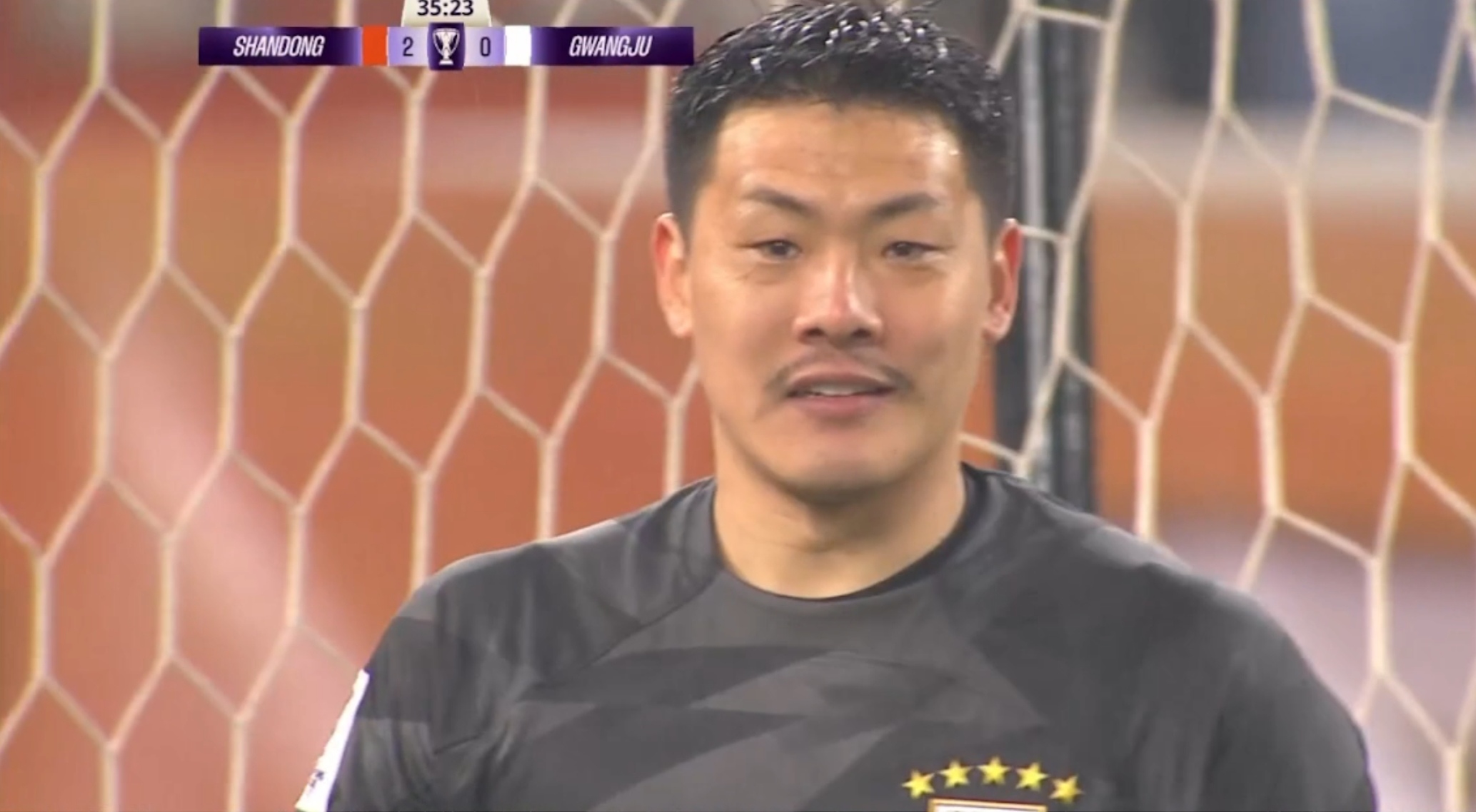 3-1，山东泰山终结2连败，泽卡双响，36岁邓卓翔率队2连胜终结(爬泰山不能爬到顶的原因)