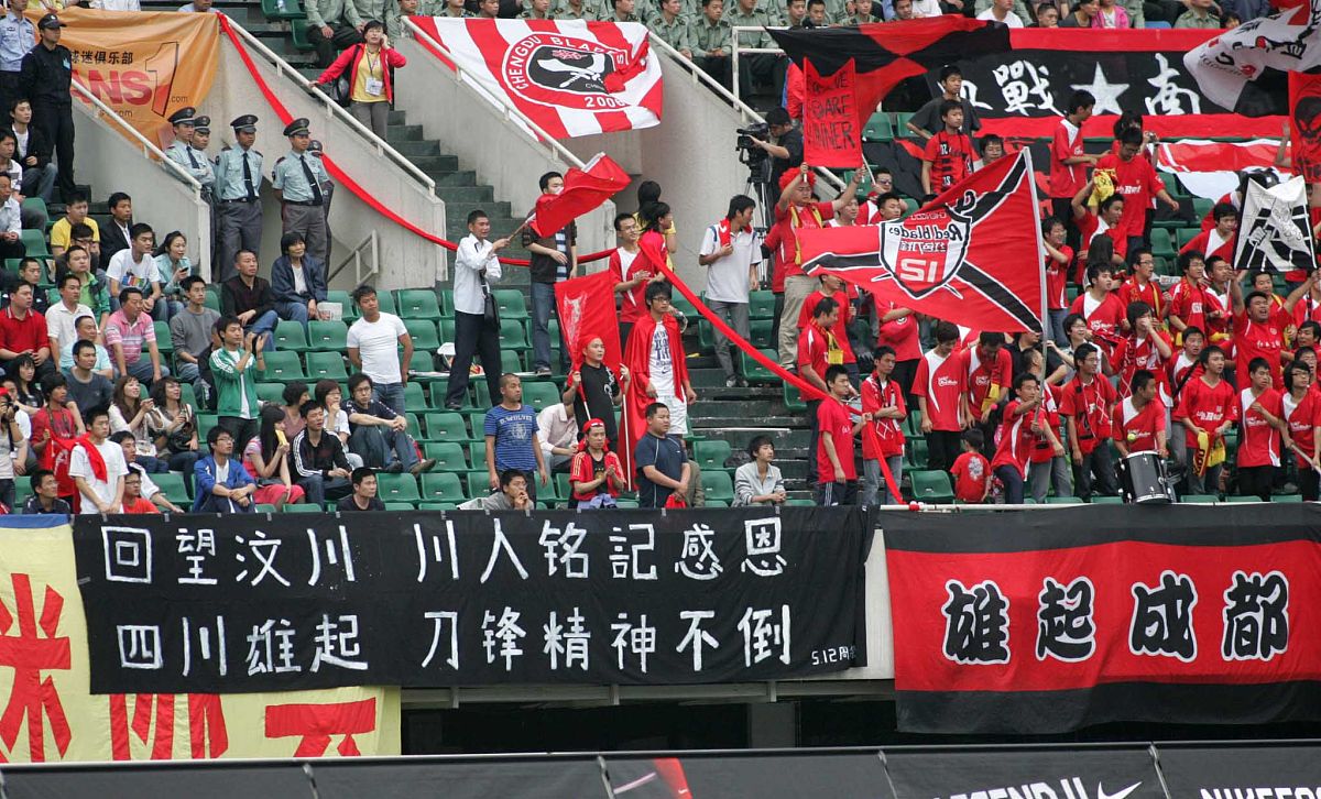成都球迷把事闹大了，河南队发文声讨，成都蓉城表态，必须严惩！(河南南阳村霸杀害三人)