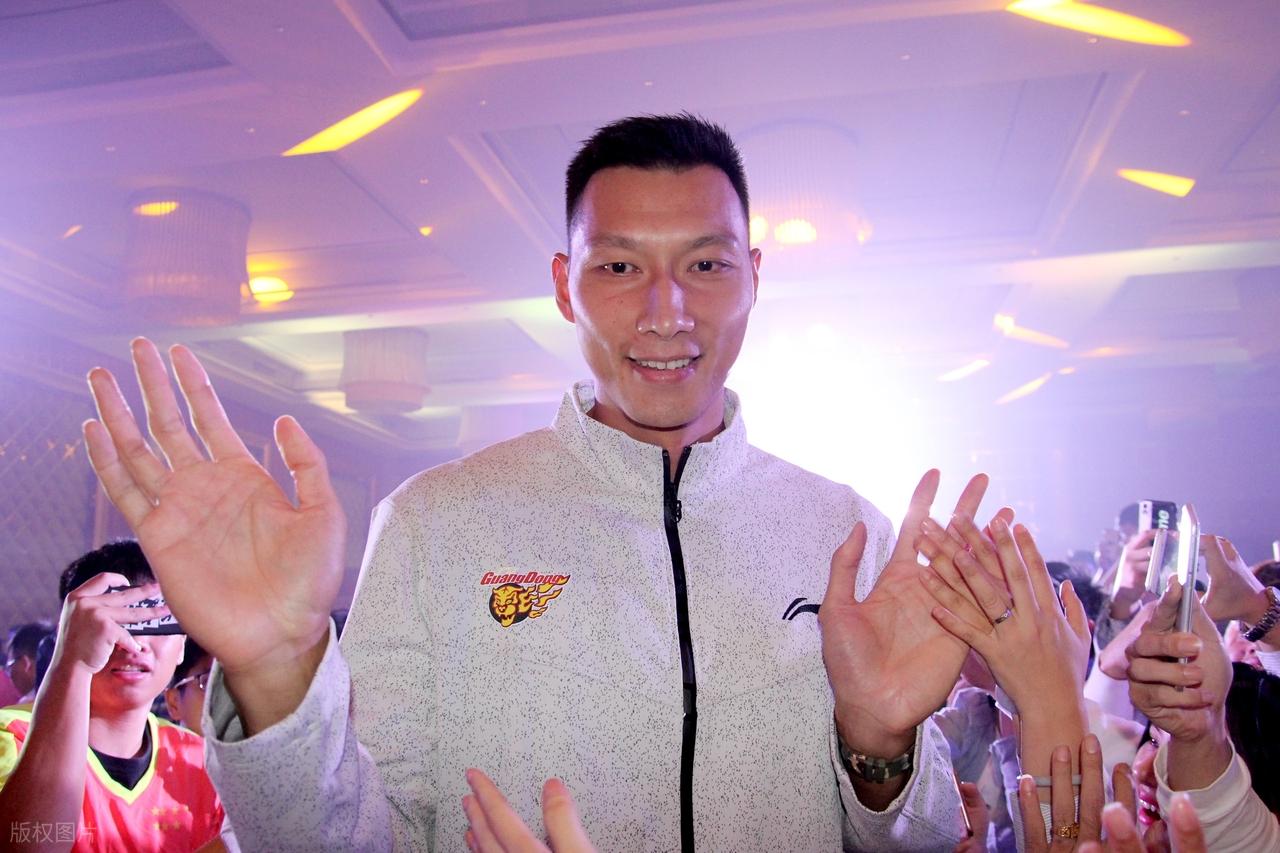 包含又见阿联！央视《篮球公园》将播易建联专访的词条