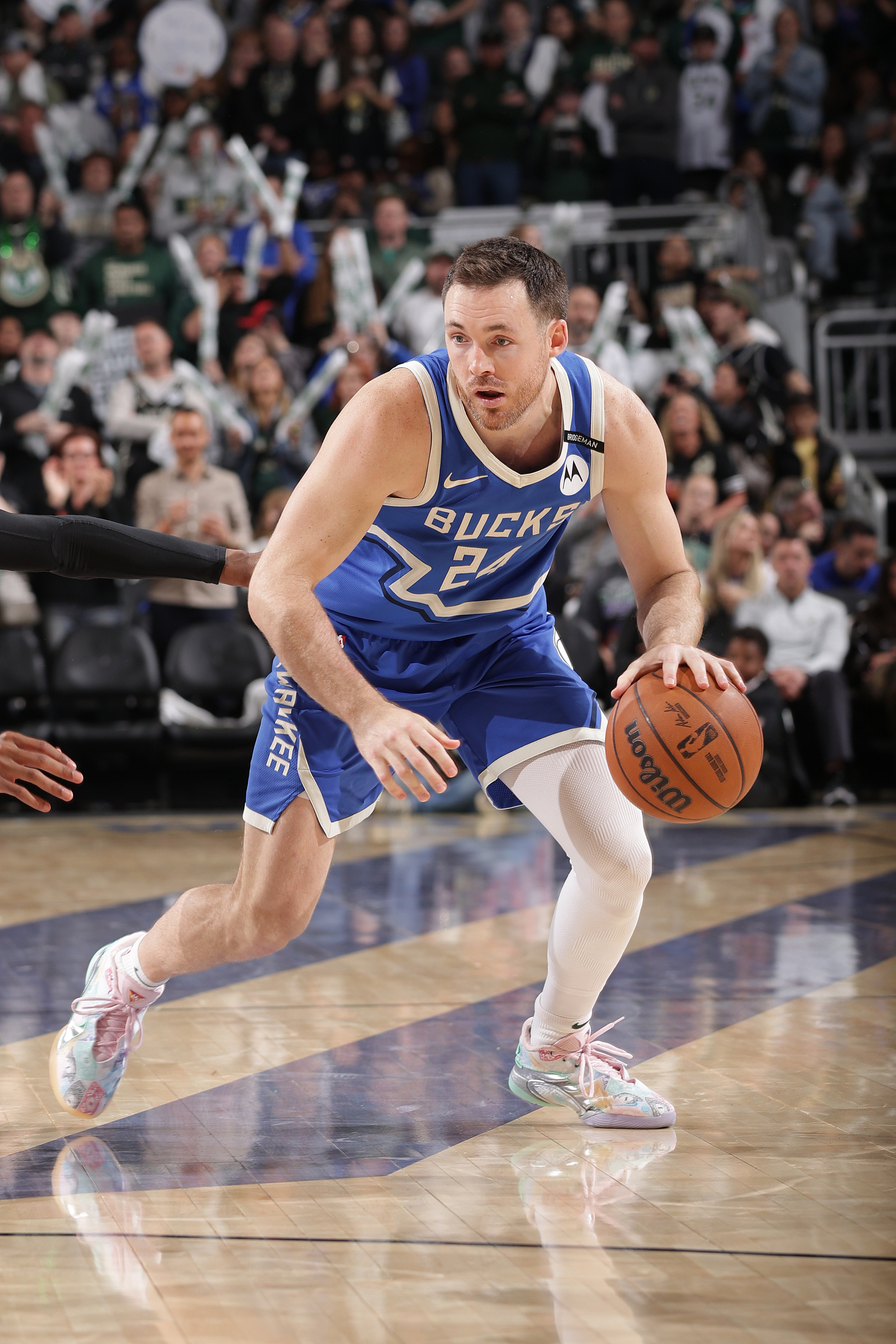 米德尔顿决定执行下赛季3330万美元的球员选项(nba米德尔顿合同)